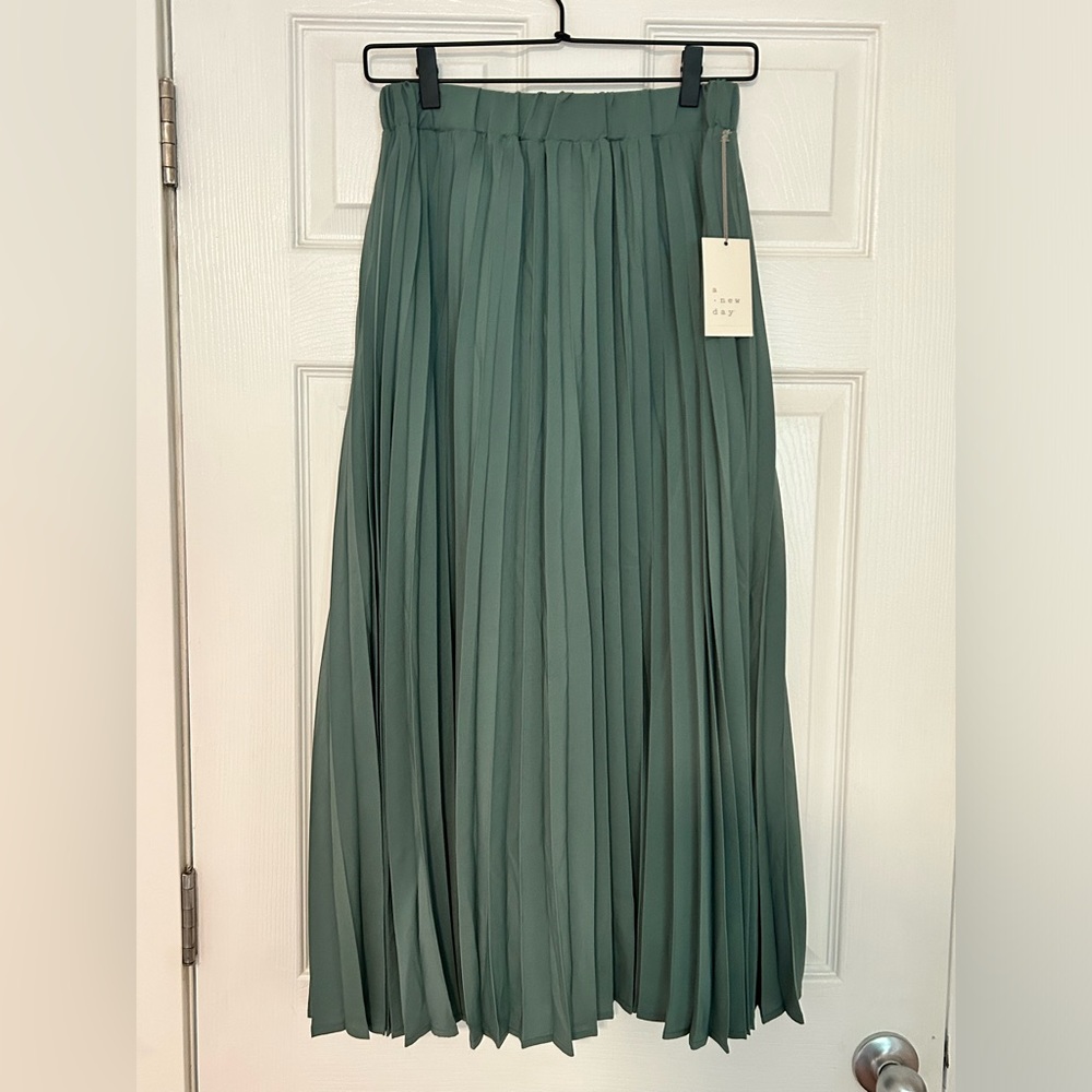 NWT A New Day Pleated Calf length Skirt